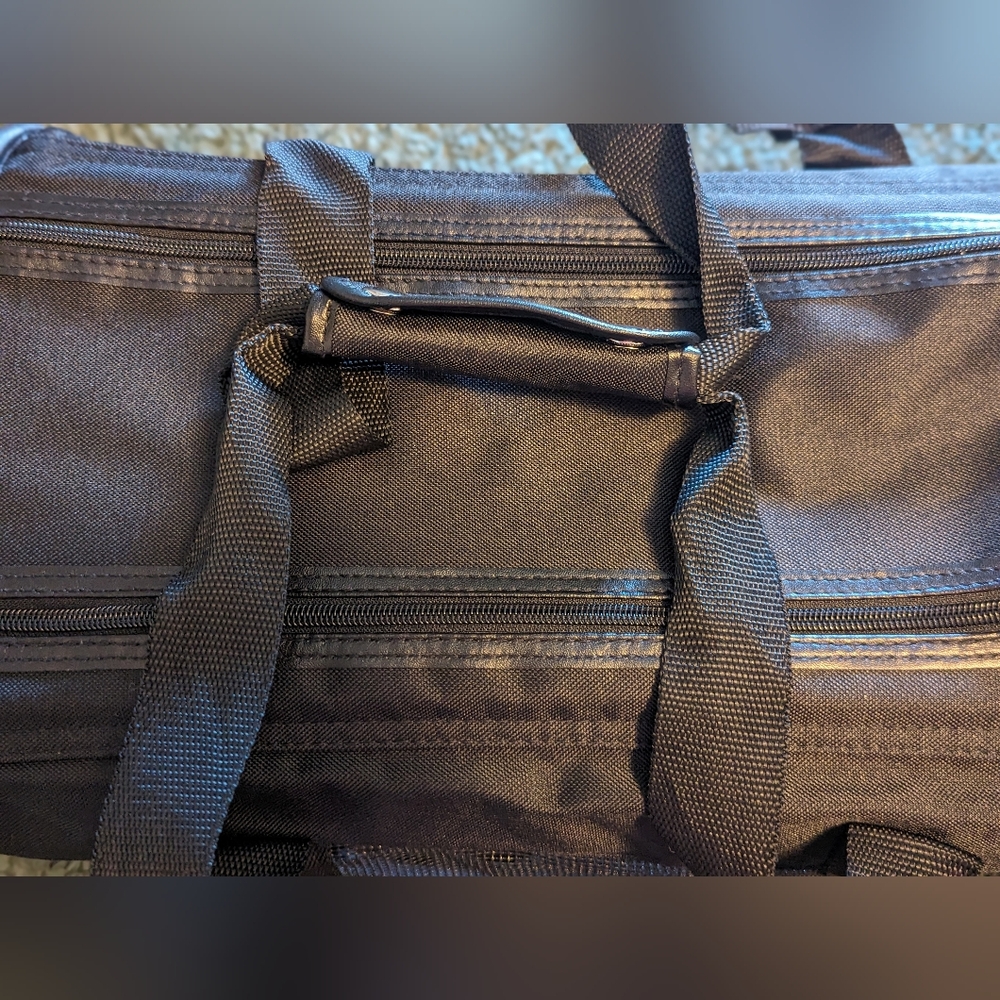 Amazon Basics Soft Sided Mesh Pet Travel Carrier Medium Size - Picture 9 of 13
